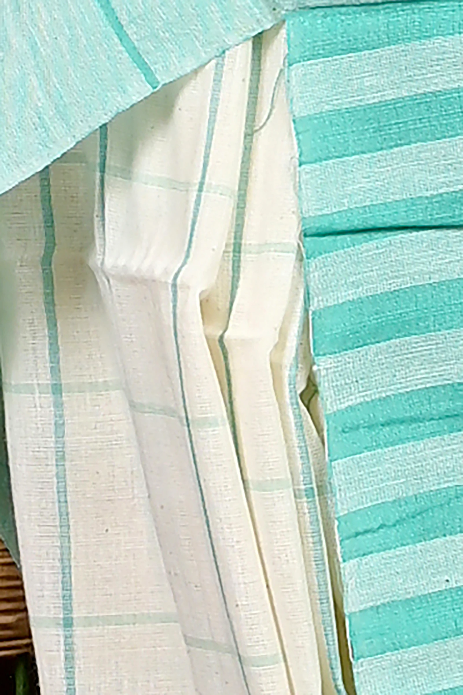 White Cotton Blended Parodhi Hand Loom Saree (484)